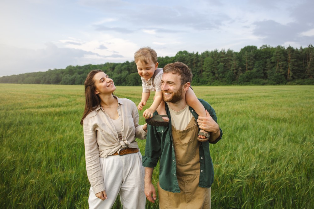 medium-shot-family-living-countryside (Custom) medium-shot-family-living-countryside (Custom)